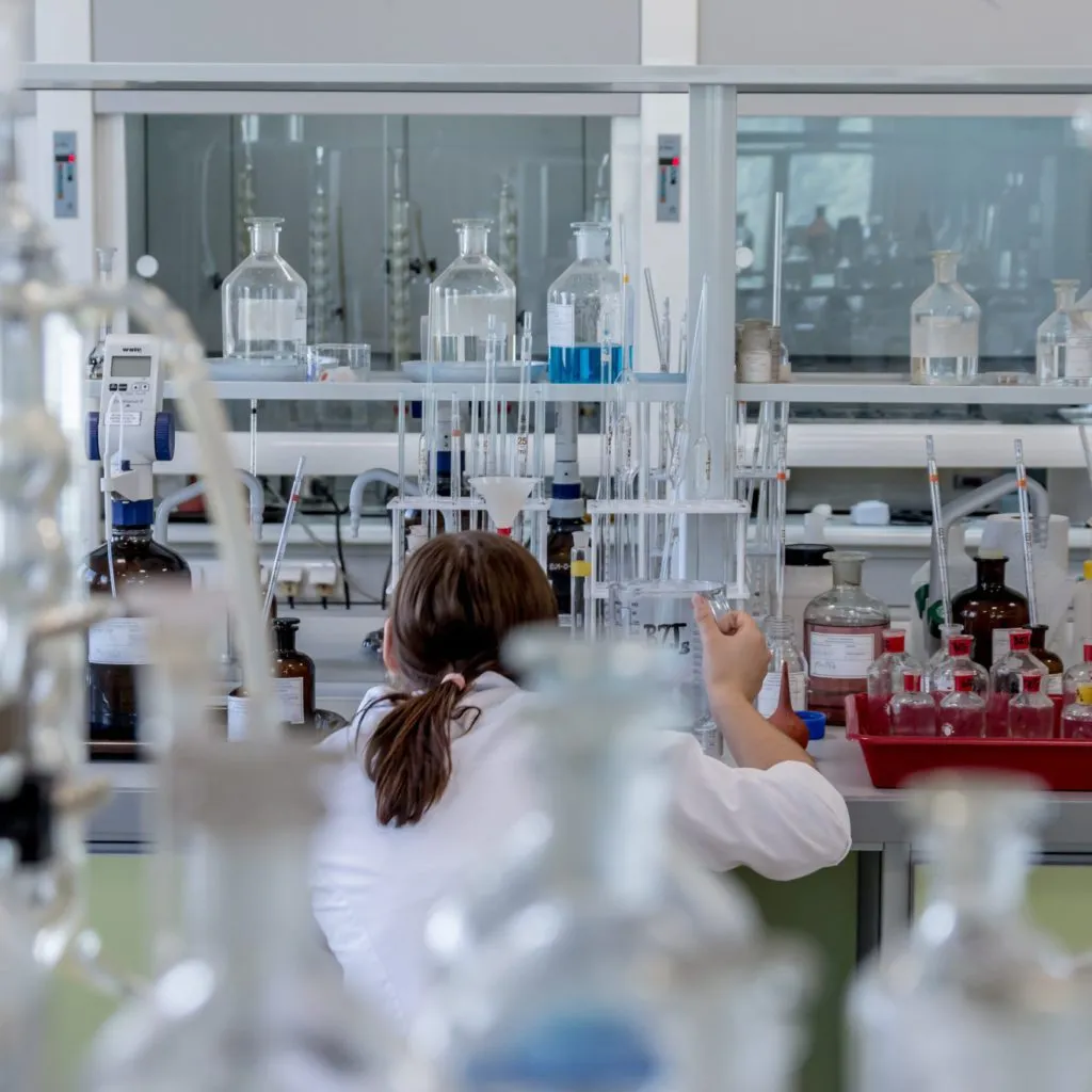 Laboratory glassware — chemical analysis services